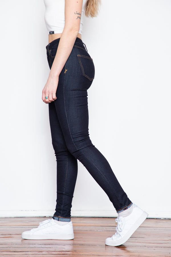 The dark, inkiness of raw denim is coupled with the luxurious softness of stretch. These mid-rise skinny jeans are a great option if you're looking for a go-to pair of comfortable jeans.