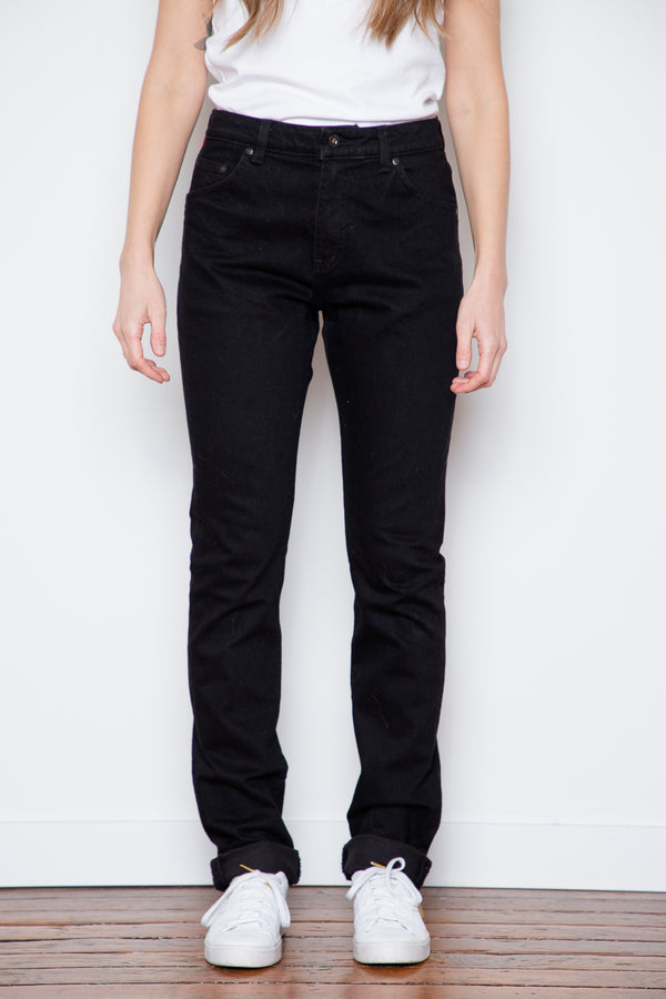 Naked & Famous - Arrow - All Black Comfort Stretch