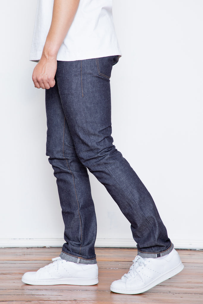 A lightweight, vintage style denim with a beautifully basic plain selvedge!