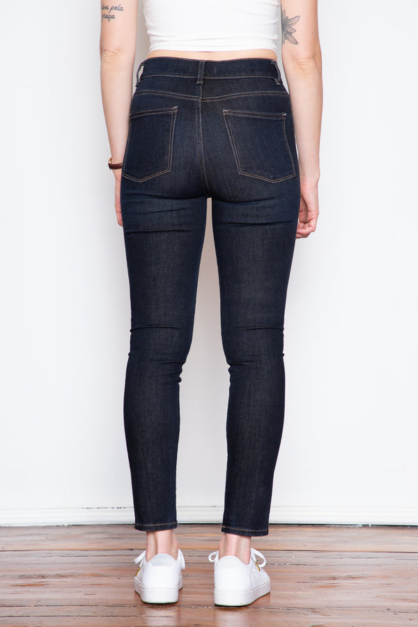 Farrow is a high-rise, ankle length stretch skinny that utilizes our Instasculpt technology to smooth, sculpt, and conform to your body for the perfect fit.