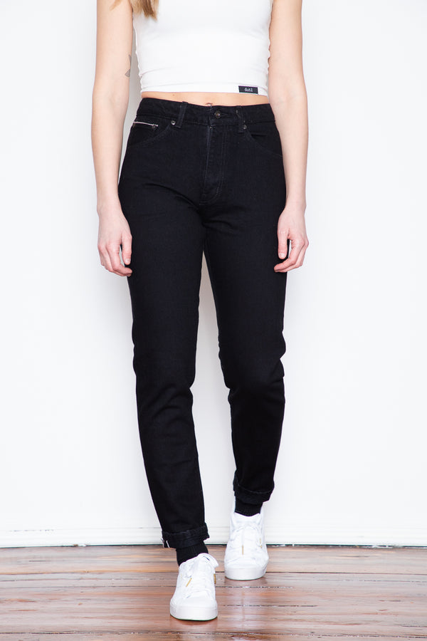 This 13oz sulfur-dyed black fabric has been washed for a comfortable look and classic appearance.