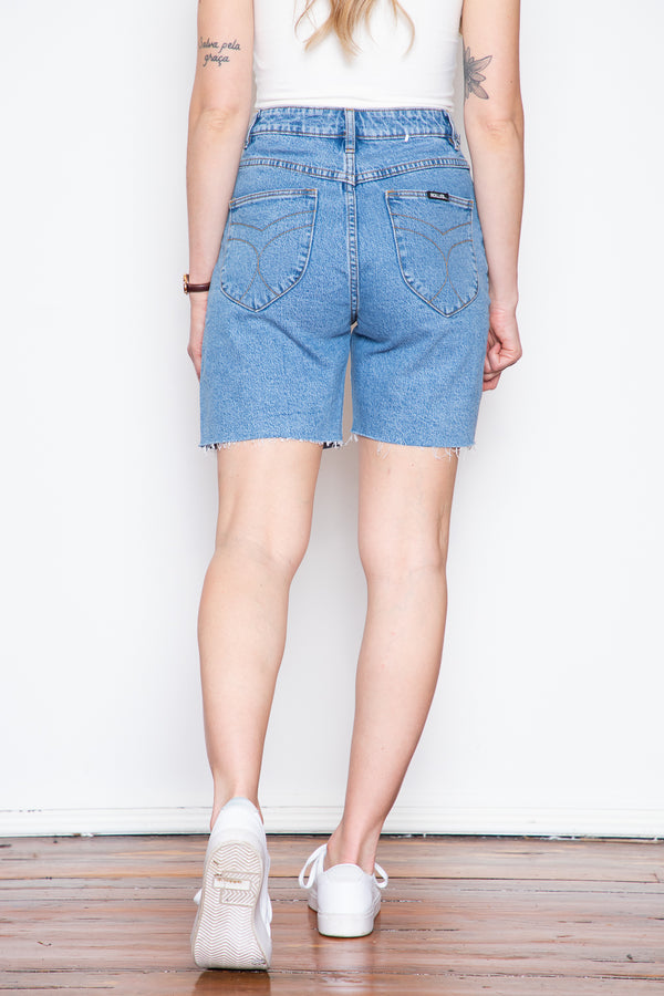 This high-rise denim short has a slightly extended inseam for an authentically cut-off looking appearance. 