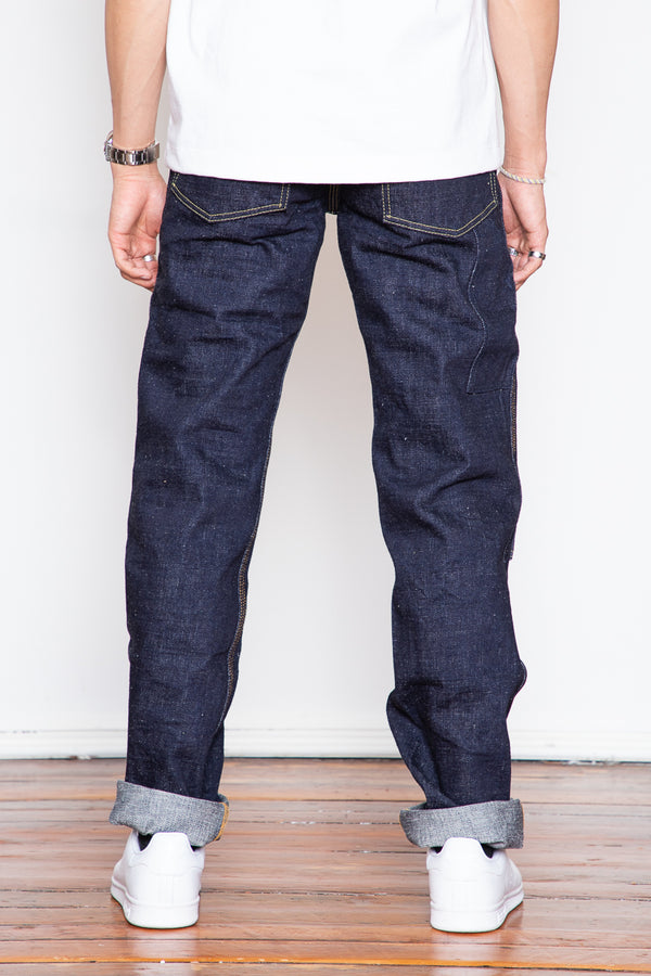 These heavyweight 17oz jeans are made in the style of classic painter's pants – they feature authentic double knee'd stitched detailing (with layered fabrics for actual reinforcement), and are made with Samurai's typical eye for detail. These jeans are once-washed to help prevent shrinkage. 