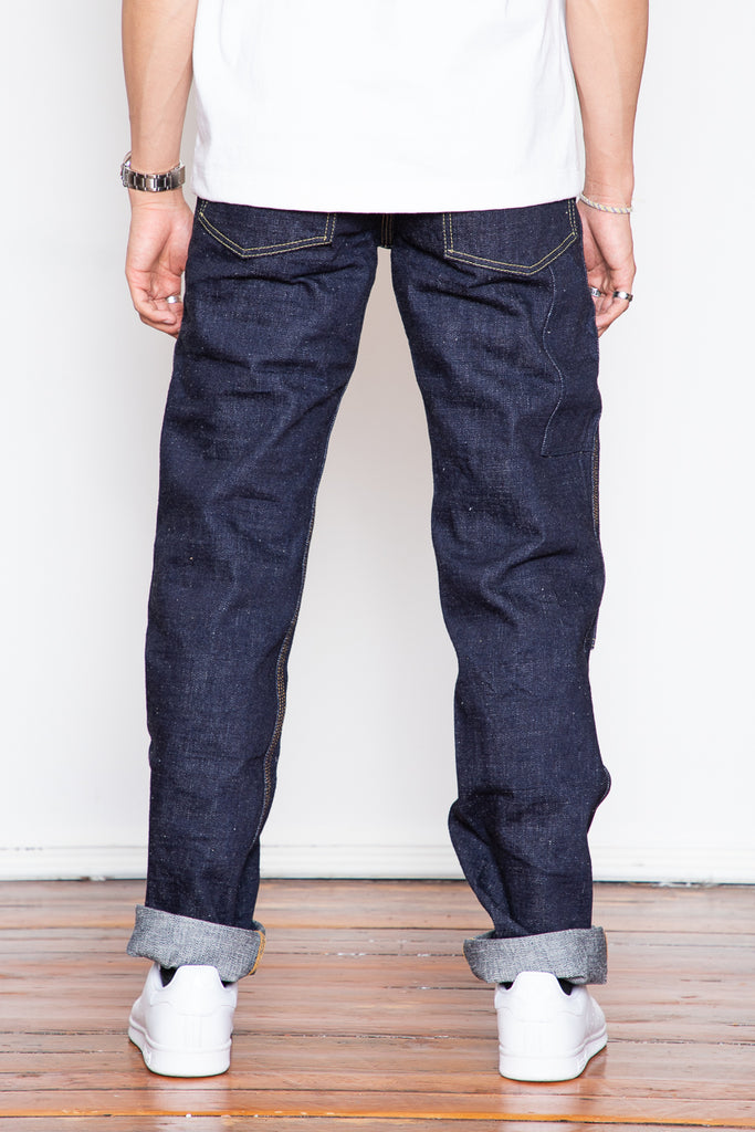 These heavyweight 17oz jeans are made in the style of classic painter's pants – they feature authentic double knee'd stitched detailing (with layered fabrics for actual reinforcement), and are made with Samurai's typical eye for detail. These jeans are once-washed to help prevent shrinkage. 