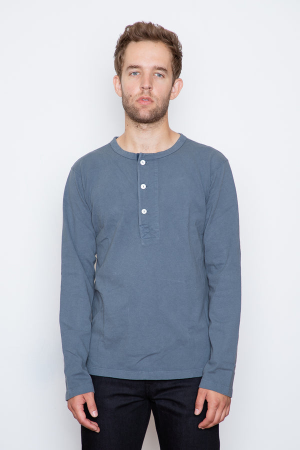 This long awaited henley from Freenote features a pigment dyed 13oz open-ended cotton knit that gives it a much drier and more vintage look and feel.
