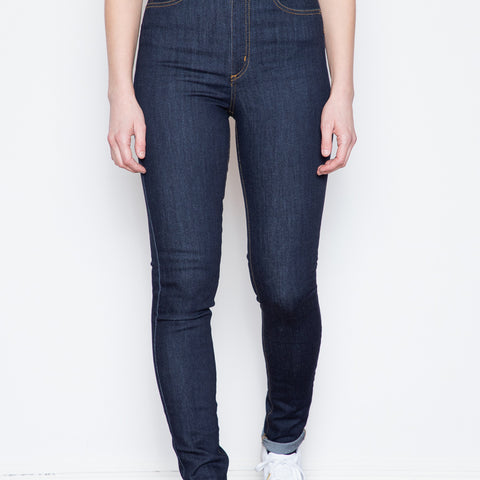 New to Dutil's Quintessential Series, this High Rise Skinny is made from a comfortable and sustainable washed, indigo-dyed fabric that is sleek and versatile. The fabric's 91% cotton composition means that this jean has a structured denim-y feel without sacrificing any comfort. The denim has been finished off in a high-rise, skinny cut that is flattering and timeless.