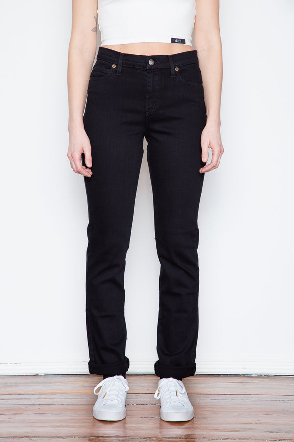 New to Dutil's Quintessential Series, this Mid Rise Straight jean is made from a comfortable and sustainable black over-dyed fabric that is classic and versatile. The fabric's 92% cotton composition means that this jean has a structured denim-y feel without sacrificing any comfort. The denim has been finished off in a mid-rise, regular straight cut that is easy to wear and style.