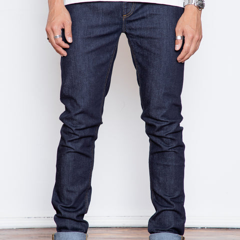 New to Dutil's Quintessential Series, the Slim Taper is made from a comfortable and sustainable, indigo-dyed fabric that is classic and versatile. The fabric's 99% cotton composition means that this jean has a structured denim-y feel without sacrificing any comfort. The denim has been finished off in a slim cut that gently hugs the leg.