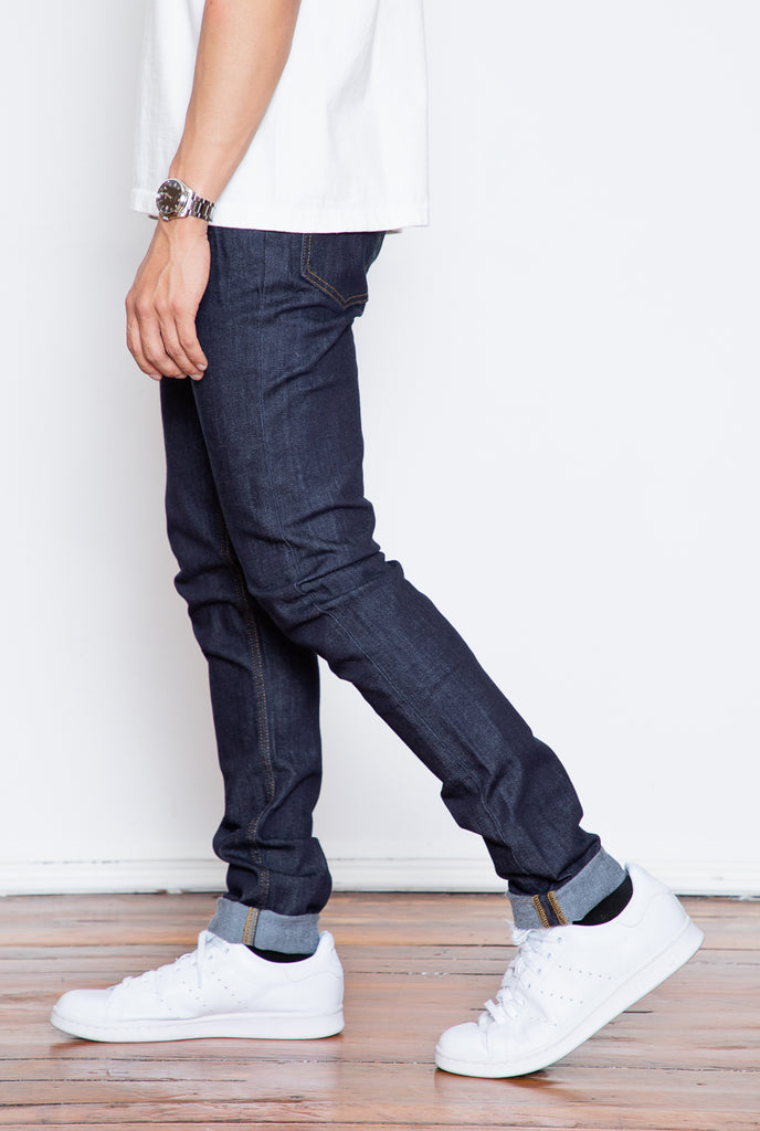 New to Dutil's Quintessential Series, the Slim Taper is made from a comfortable and sustainable, indigo-dyed fabric that is classic and versatile. The fabric's 99% cotton composition means that this jean has a structured denim-y feel without sacrificing any comfort. The denim has been finished off in a slim cut that gently hugs the leg.