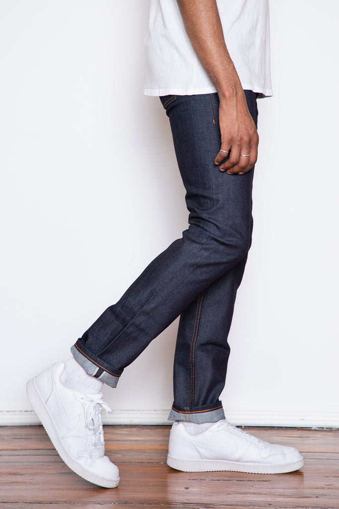 One of the lightest weight jeans in N&F's core line up, the 11oz stretch is a great everyday jean. Woven tightly on vintage 'shuttle looms', the denim is uniform and even for a streamlined, sophisticated look. Yet, the contrast stitching gives this jean a bold finish that helps it stand out.
