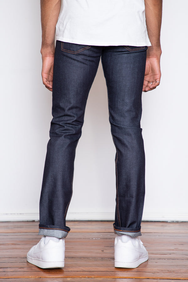 One of the lightest weight jeans in N&F's core line up, the 11oz stretch is a great everyday jean. Woven tightly on vintage 'shuttle looms', the denim is uniform and even for a streamlined, sophisticated look. Yet, the contrast stitching gives this jean a bold finish that helps it stand out.